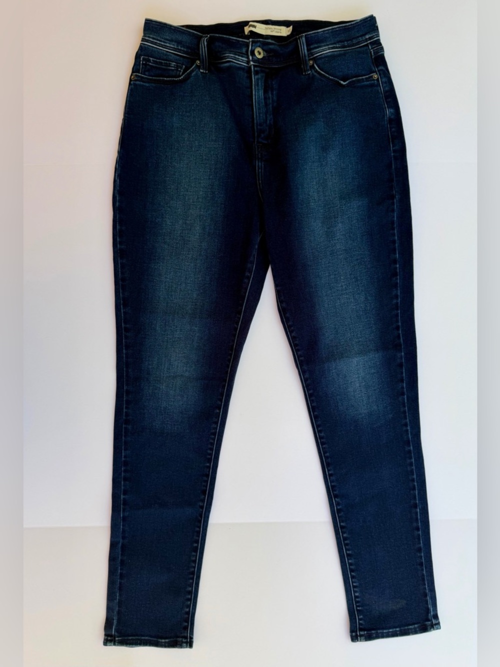 Woman’s Levi’s 512 Legging Denim Jeans
Size 12